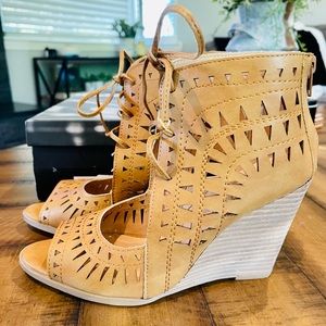 NEW - Vici Auden Laser Cut Wedge